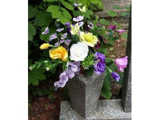 Kwiaty sztuczne, wazon