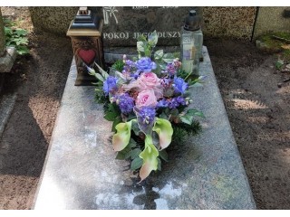 Kompozycja sztuczna stojąca, leżąca